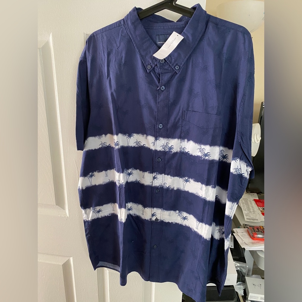 American Eagle Men Short Sleeves Shirt. Size XXL